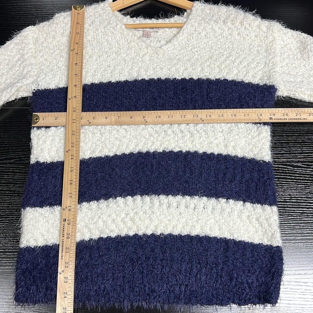 Knox Rose Sweaters V-Neck Eyelash Striped Sweater Blue and White Size Small - Picture 2 of 11